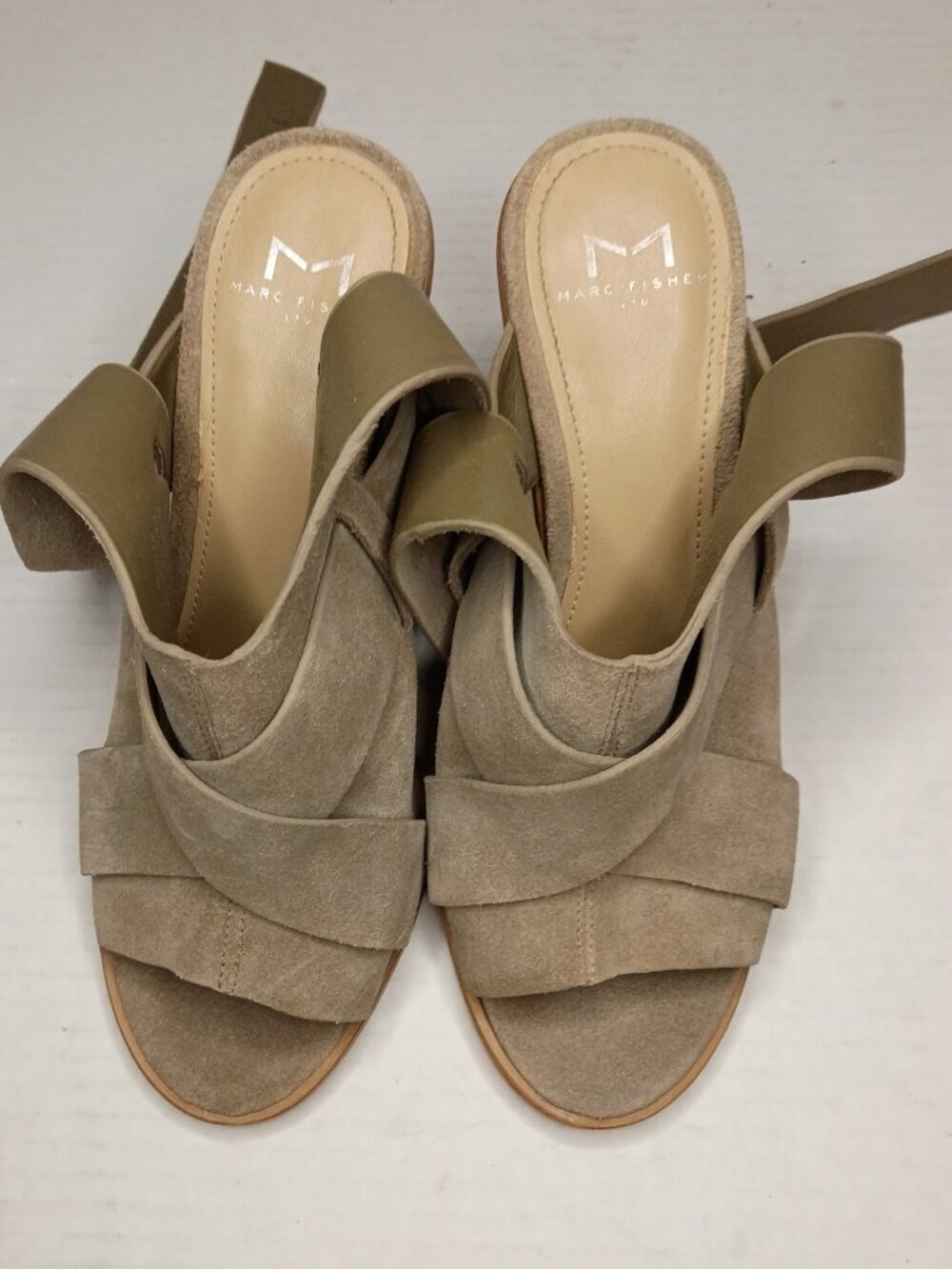 Marc Fisher Valen Taupe Suede Crisscross Block Heel Sandals Women’s 6M